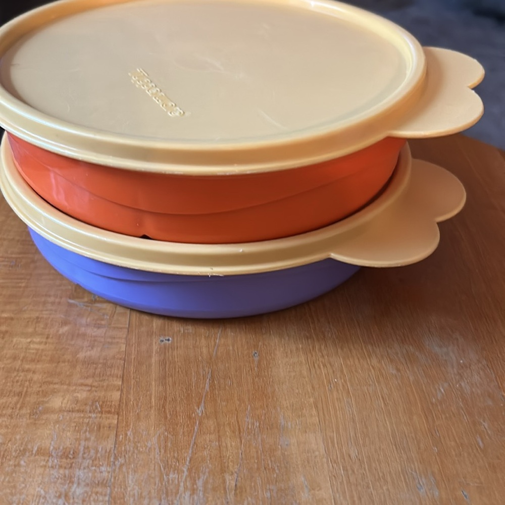 Tupperware Munchkids Divided Dishes.